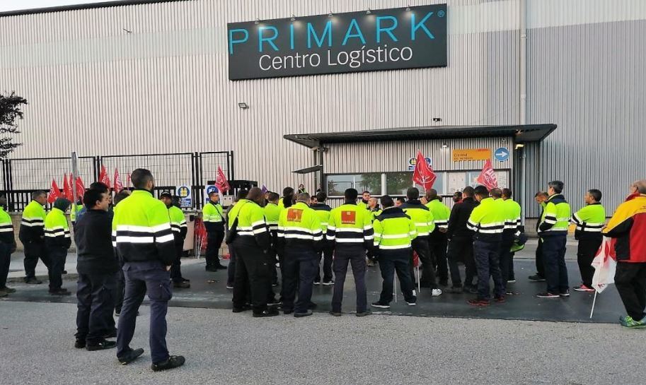 Imagen de los trabajadores en huelga