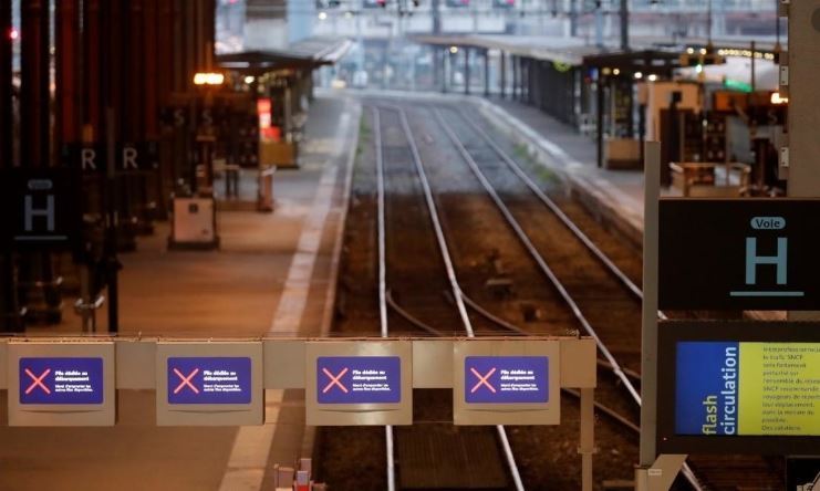 Imagen de una estación de tren vacía en Francia