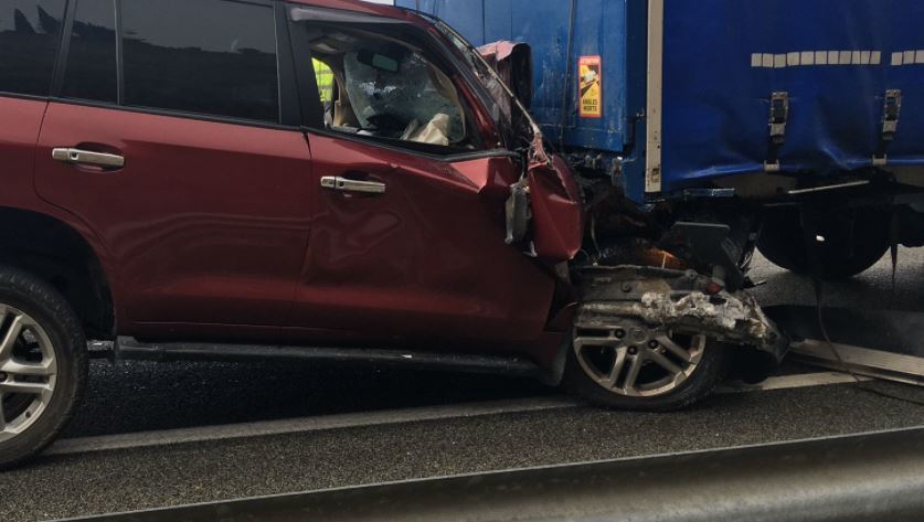 Imagen del vehículo al chocar contra un camión en la A-15