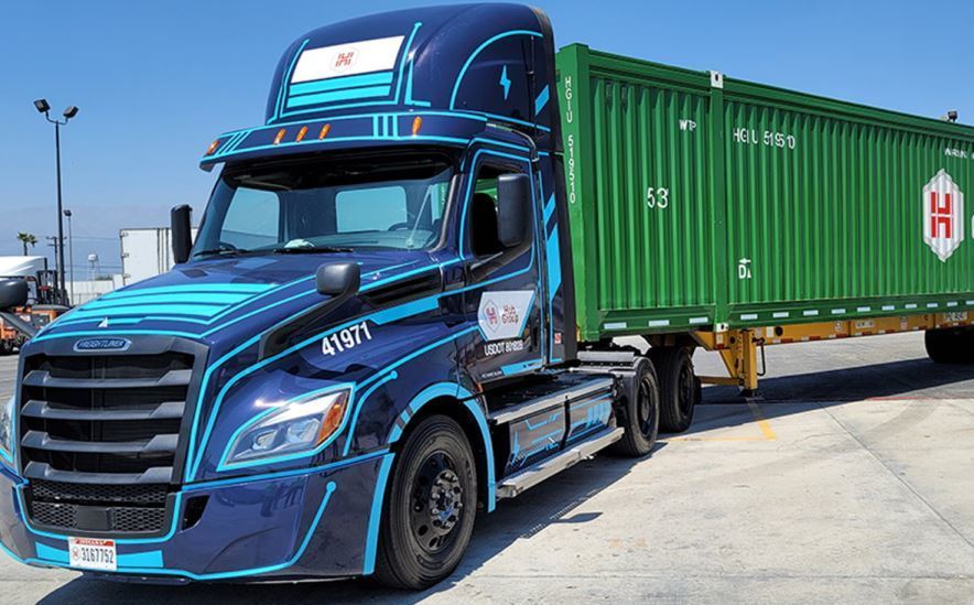 Hub Group inicia un programa piloto con camiones eléctricos Freightliner