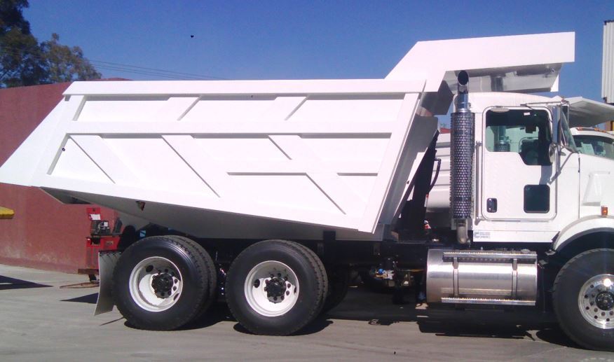 Imagen de un remolque de IMHASA con acero Hardox® 450
