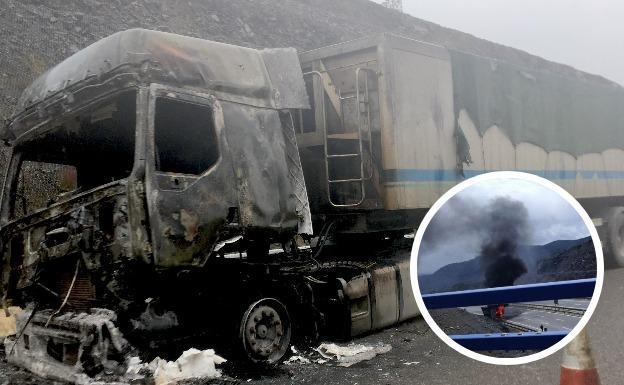Imagen del camión incendiado