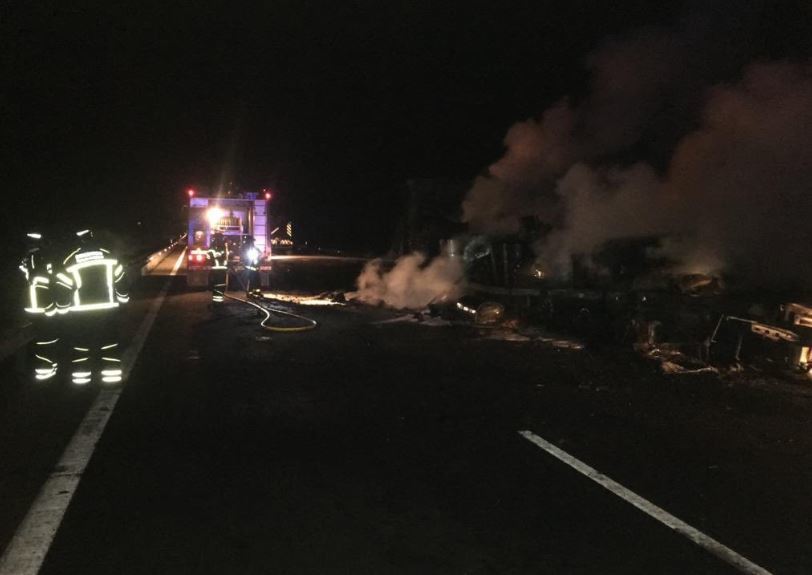 Imagen del camión incendiado