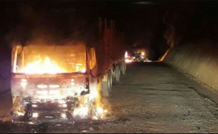 Imagen de uno de los camiones incendiados