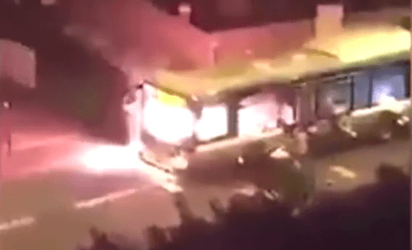ISLAMISTASFUEGOBUS.jpg