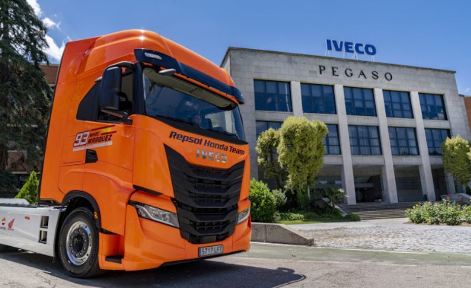 Imagen del IVECO S-WAY para el equipo Honda Team Moto GP