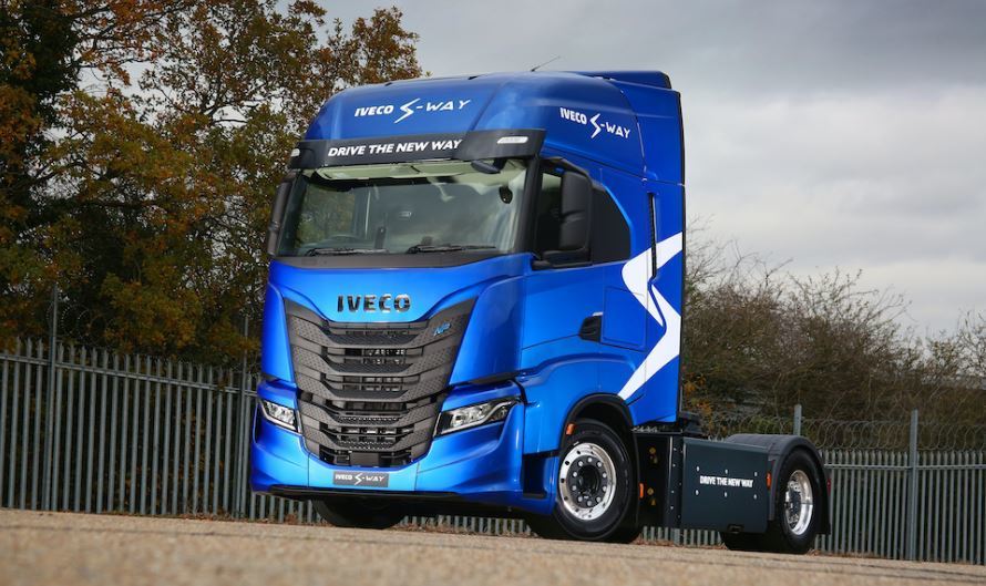 Imagen del IVECO S-WAY con los depósitos de GNC más grandes