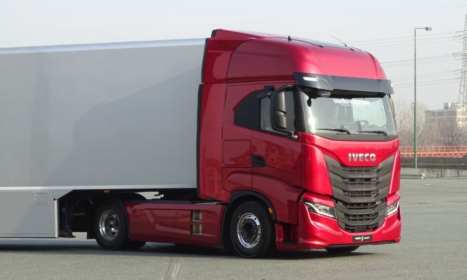 IVECO firma un memorando de entendimiento con Plus para desarrollar camiones autónomos