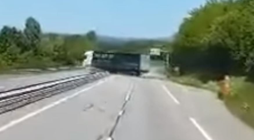Una imagen del accidente del camión en Francia
