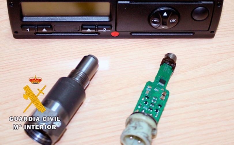 Dispositivo para manipular el tacógrafo