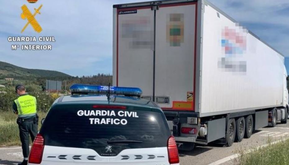 Imagen del camionero investigado por manipular el tacógrafo con un imán