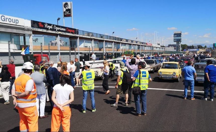 Imagen del homenaje a Eduardo Barreiros en El Jarama