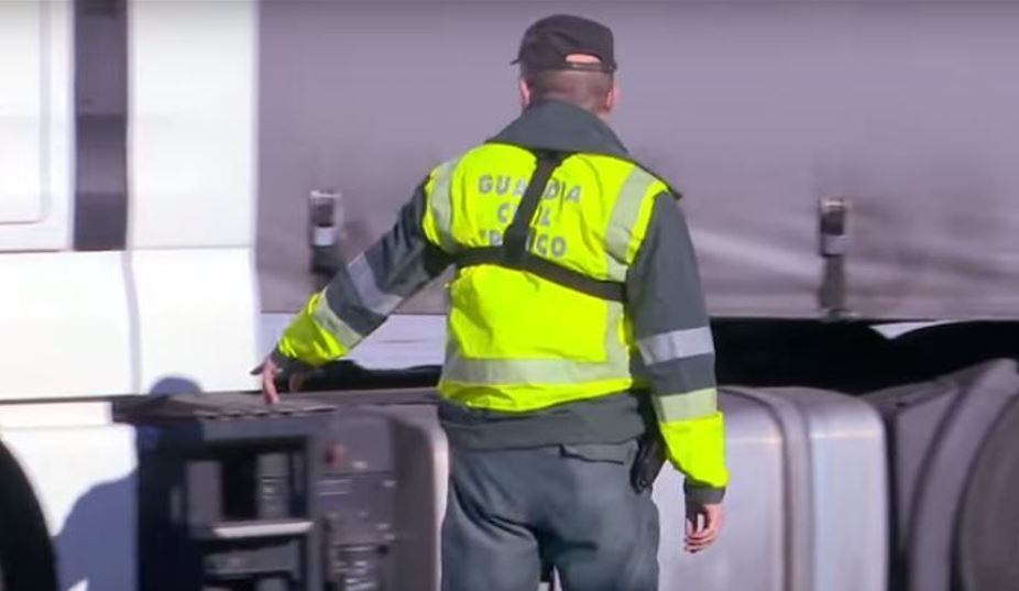 Imagen de JUCIL y los guardias civiles que portan cámaras