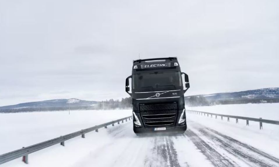 Imagen de un Volvo que transporte minerales libre de fósiles para Kaunis Iron