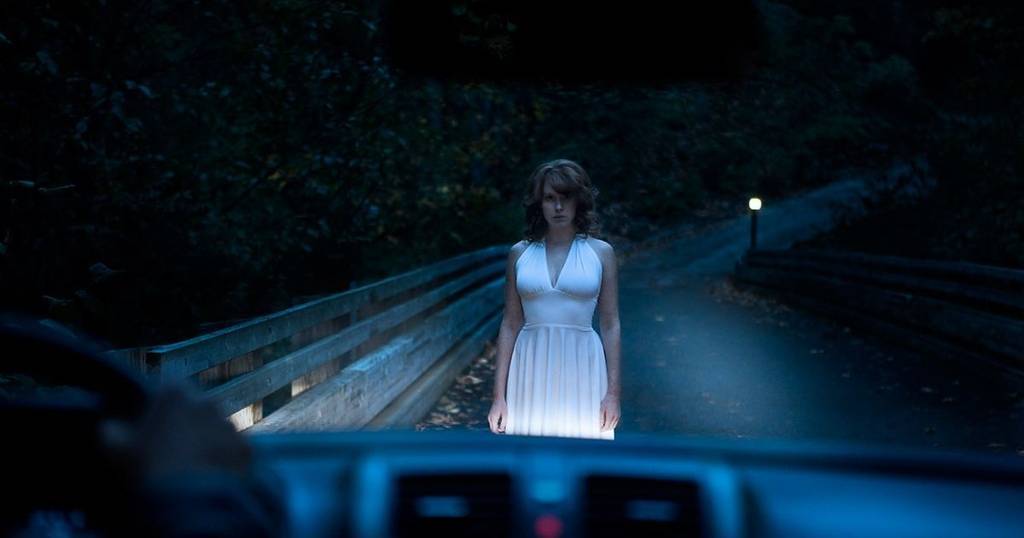 Imagen de un fantasma en la carretera