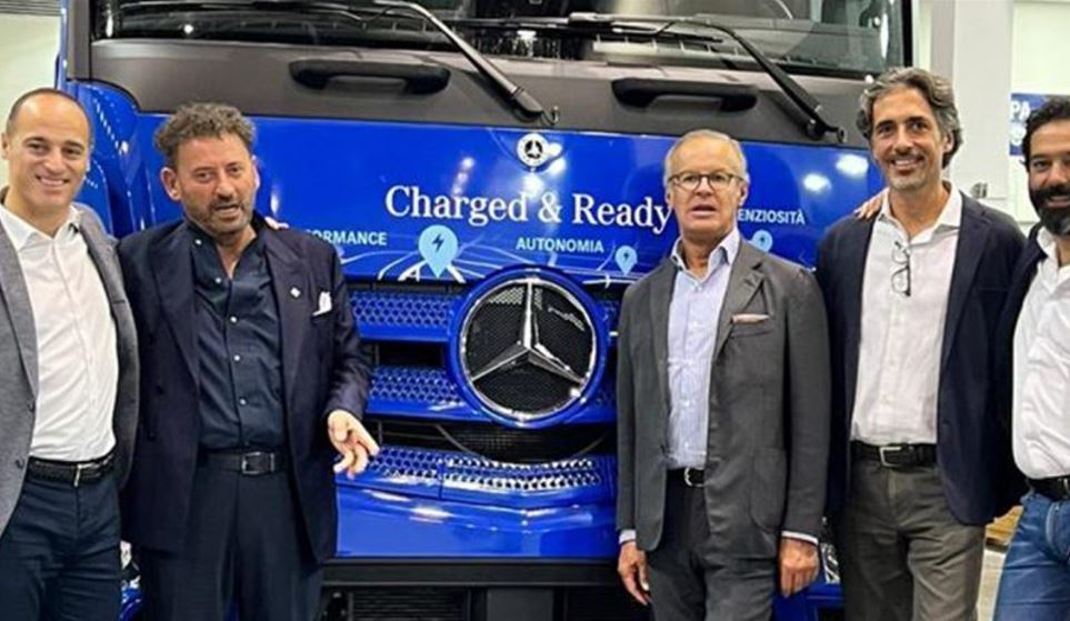 Imagen de LC3 Trasporti y Mercedes-Benz Trucks firman un acuerdo para la compra de 30 eActros LongHaul