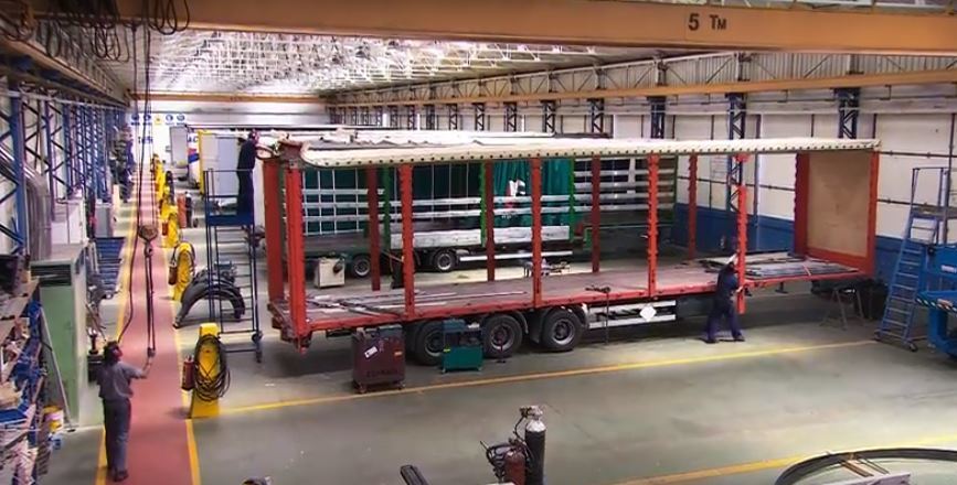Interior de una de las factorías de Lecitrailer