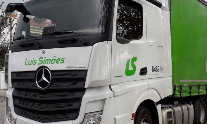 Imagen de un camión Mercedes-Benz de Luis Simoes