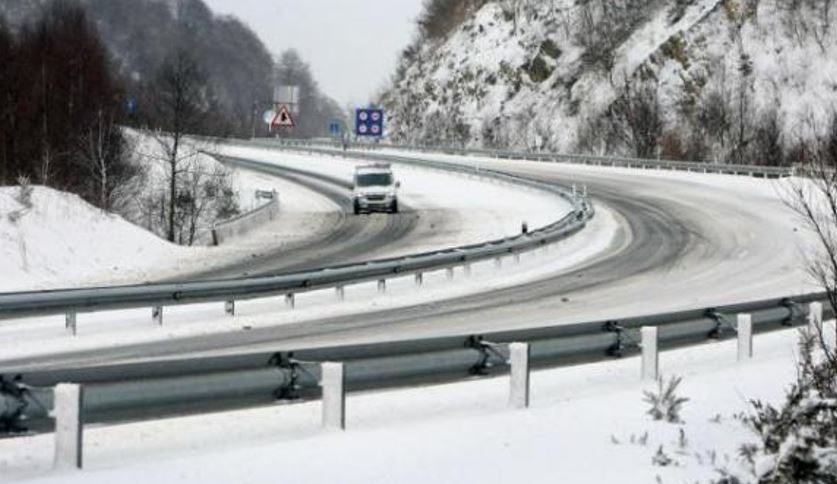 Imagen de la autovía A-15 con la cota de nieve a menos de 700 metros
