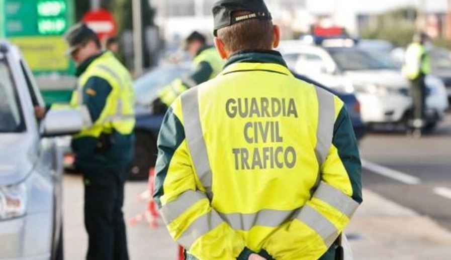 Imagen de una campaña de control de alcohol y drogas de la DGT