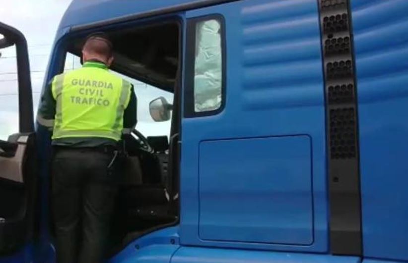 La DGT intensifica esta semana el control a los conductores de camiones y autobuses