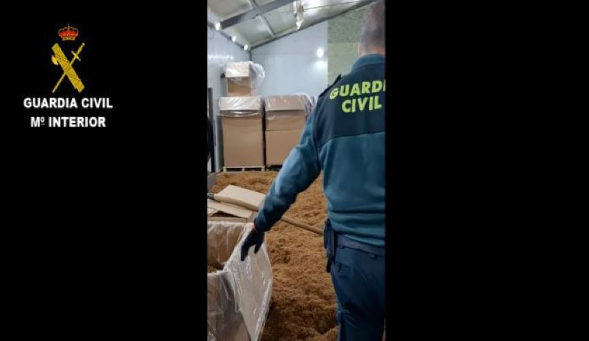 Imagen Guardia Civil en la fábrica de tabaco de contrabando