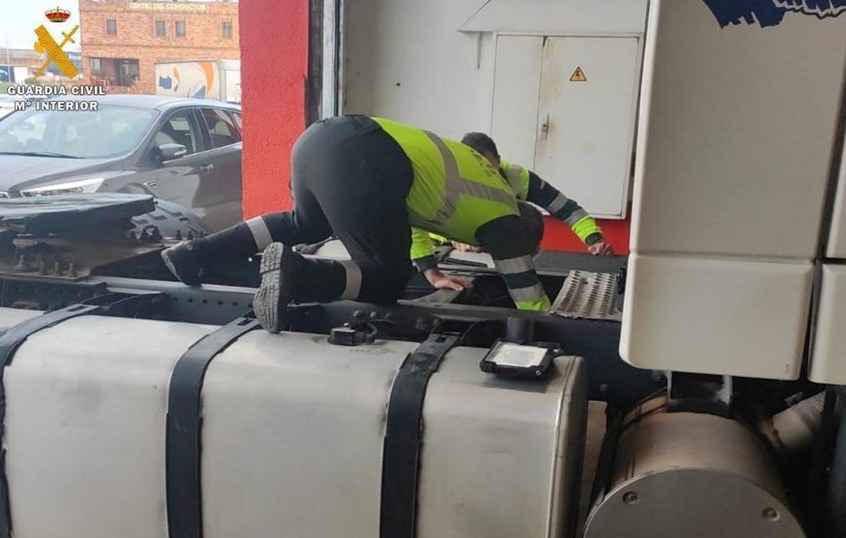 Imagen de La Guardia Civil investiga a un camionero por manipular el tacógrafo