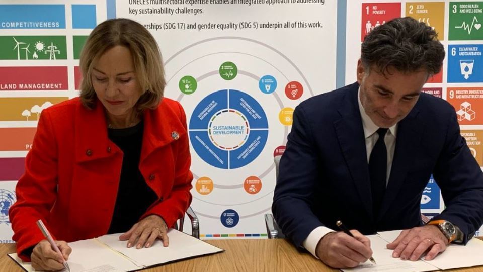 Imagen de la firma del acuerdo eTIR