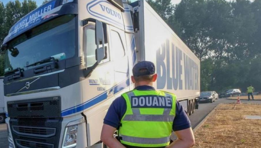 Una de las áreas de descanso de la A-16 cerradas por la Prefectura