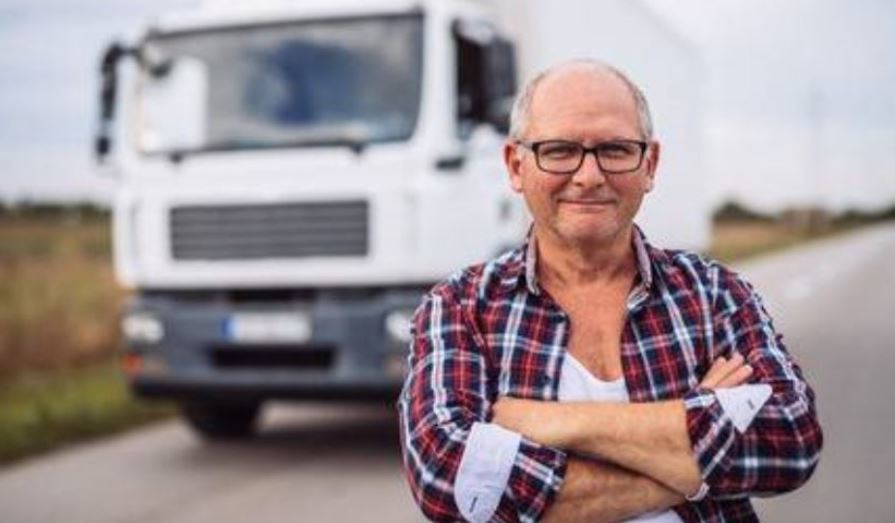 Un camionero en edad e jubilación