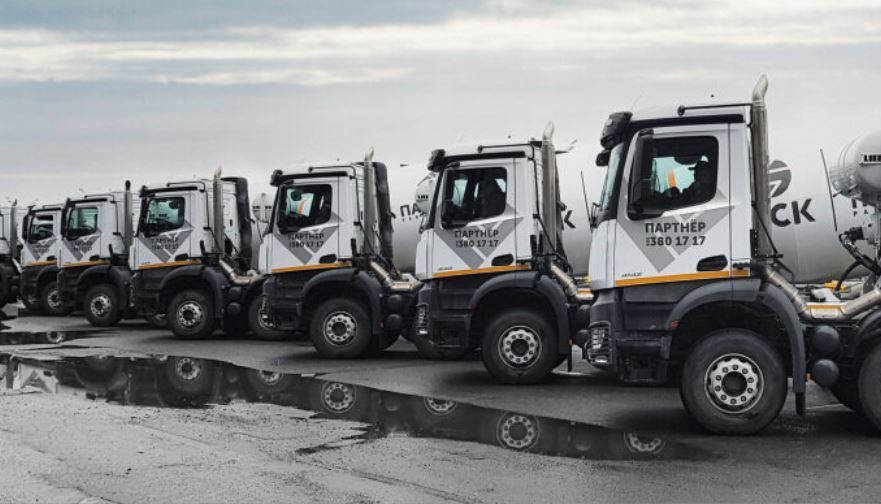 Imagen de los camiones Mercedes-Benz Arocs para Partner Group