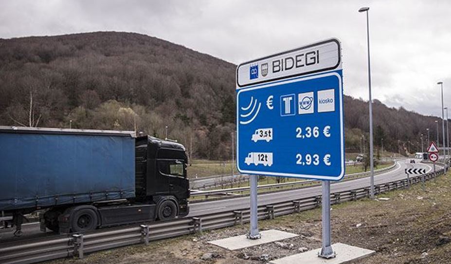 Imagen de las plataformas contra los peajes en el Pais Vasco