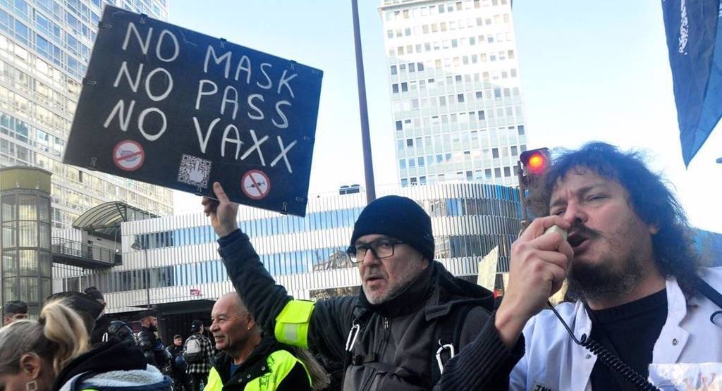 La policía francesa confirma al menos 14 detenidos durante las protestas de camioneros en París