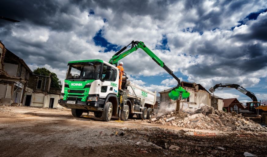 Imagen de La seguridad en las operaciones con camiones Scania es primordial para la construcción