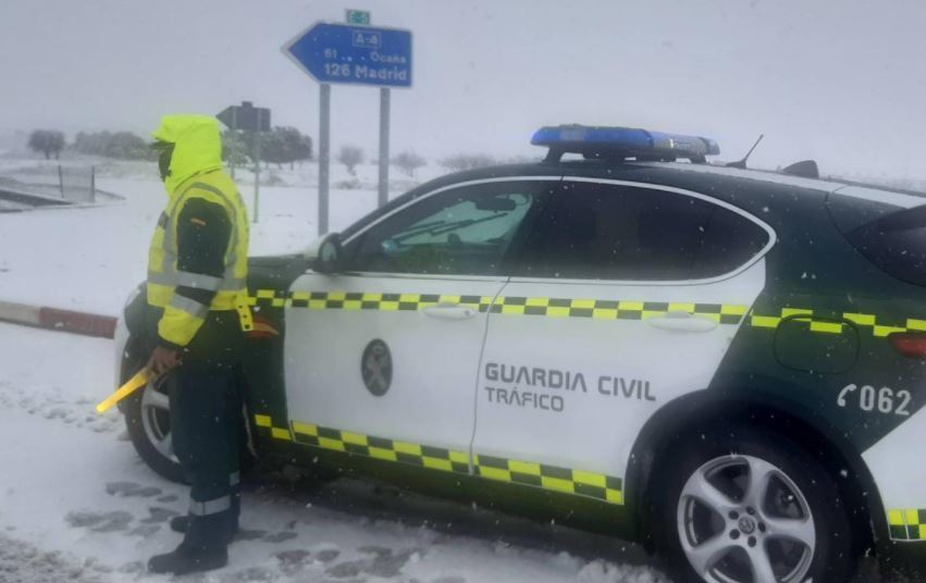 Imagen de una carretera afectada al tráfico de camiones por el temporal
