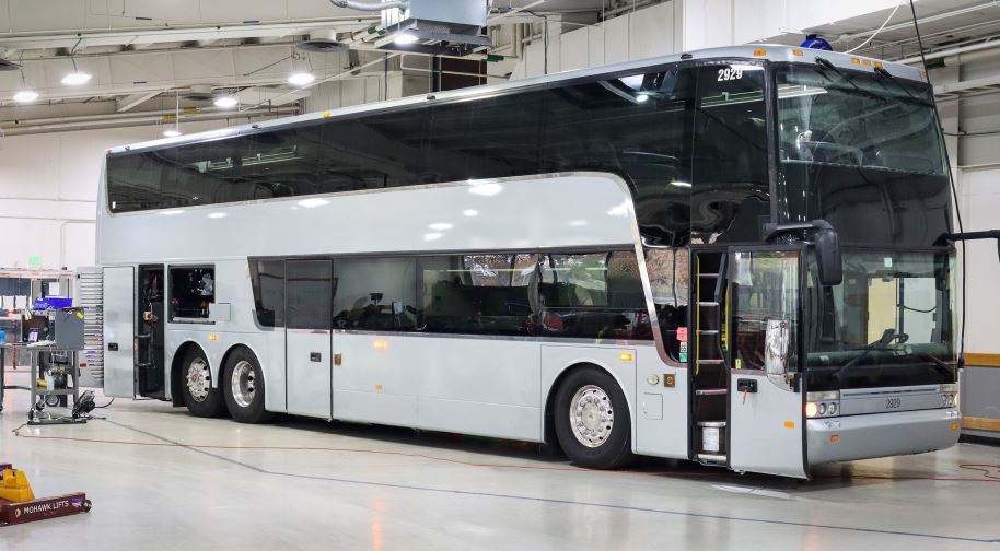 Lightning eMotors presenta el autobús de dos pisos totalmente eléctrico con la mayor batería