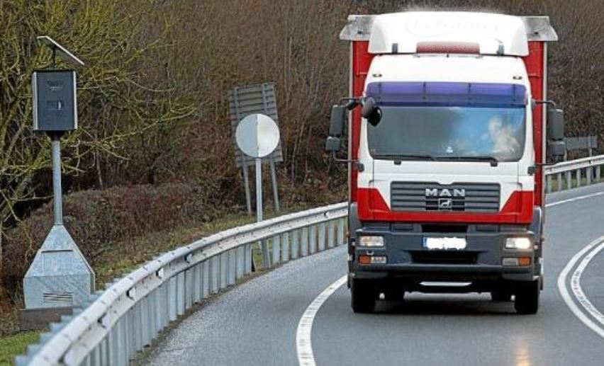 Los 2 nuevos radares fijos en la N-121-A multarán desde este lunes