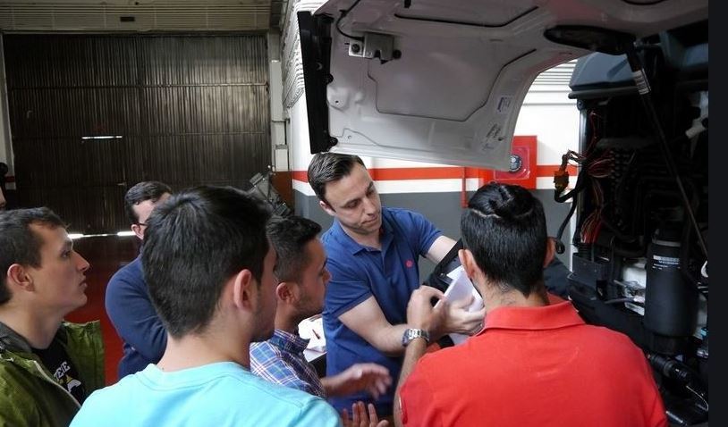 Los jóvenes los grandes perjudicados de la crisis si no se incentiva la formación profesional