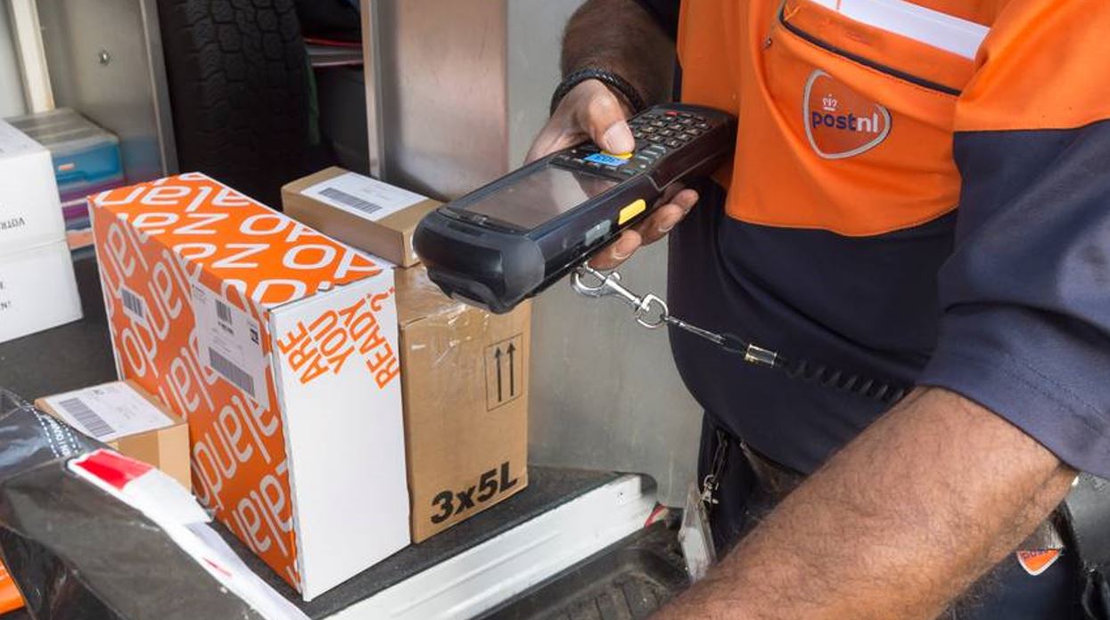 Imagen de Los trabajadores temporales de PostNL reciben un paga de 2.000 euros por una irregularidad