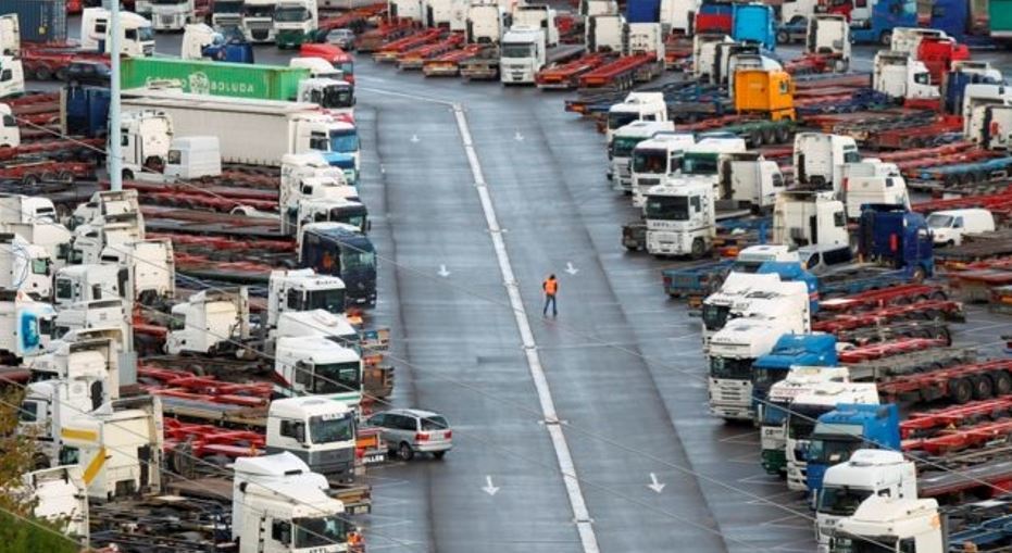 Los transportistas autónomos del Puerto de Bilbao mantienen el paro
