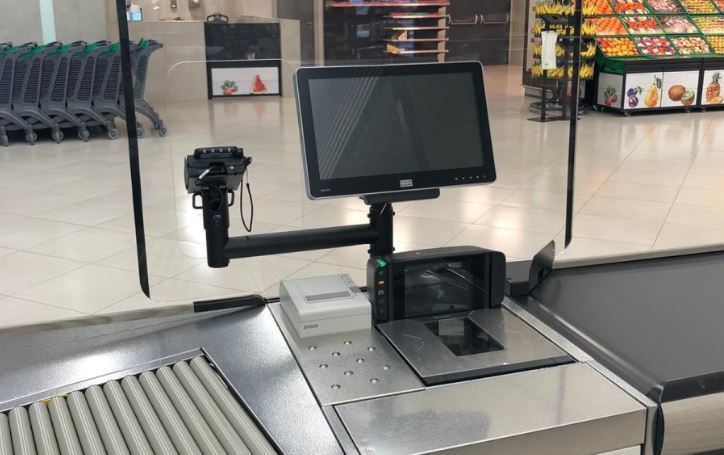 Una caja de Mercadona con mampara