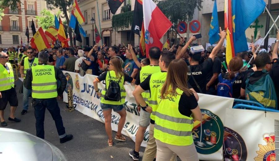 Imagen de una manifestación de policías y guardias civiles