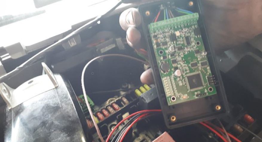 Imagen de la manipulación del tacógrafo