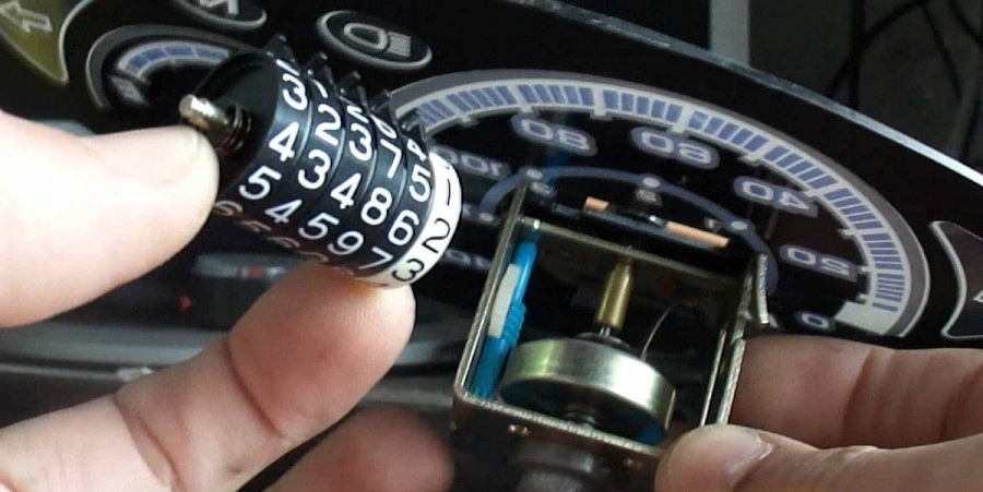 Imagen de una manipulación de un cuentakilómetros