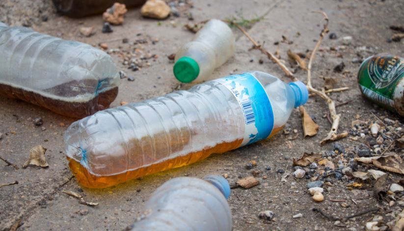 Imágen de una botella con orina