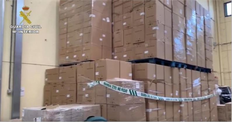 Imagen de parte de la mercancía recuperada por la Guardia Civil