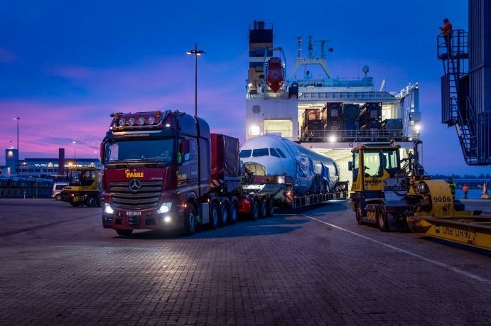 Transporte de un Airbus con Mercedes