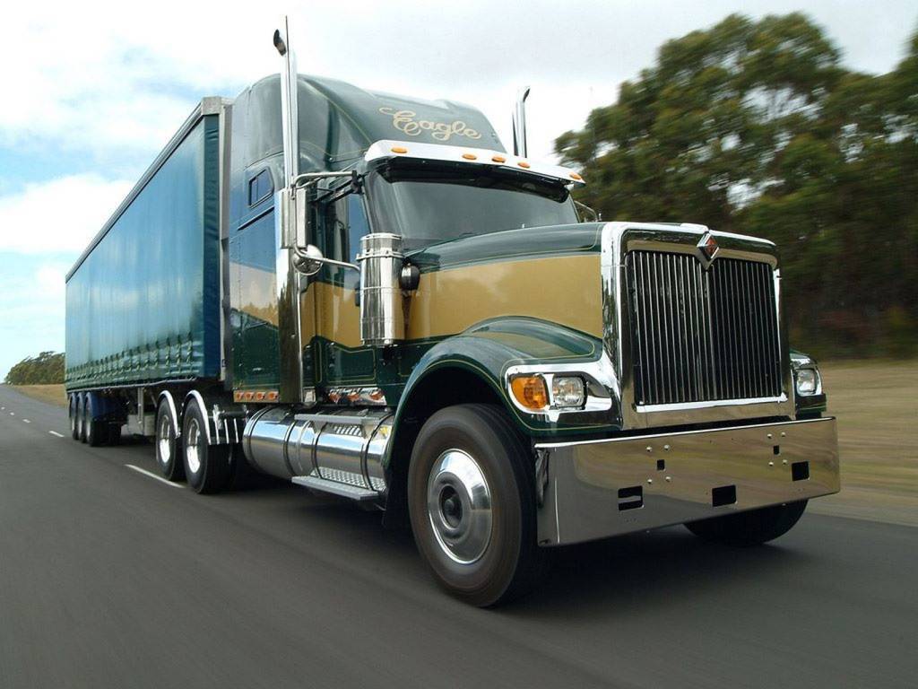 Un camión en carretera