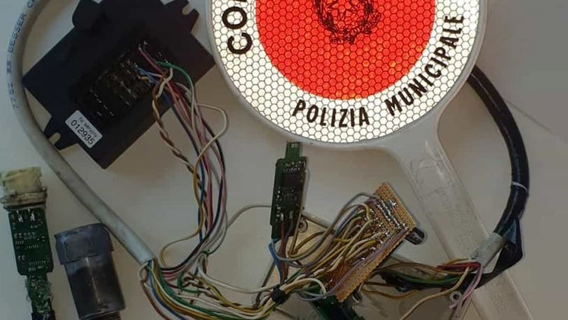 Imagen del dispositivo para manipular el tacógrafo