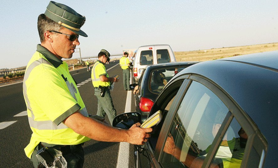 Un control de alcoholemia de la Guardia Civil